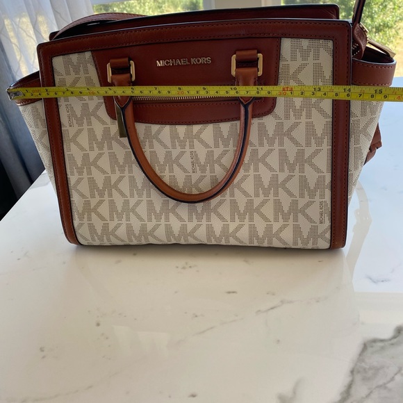 Michael Kors bag like new - Picture 8 of 11